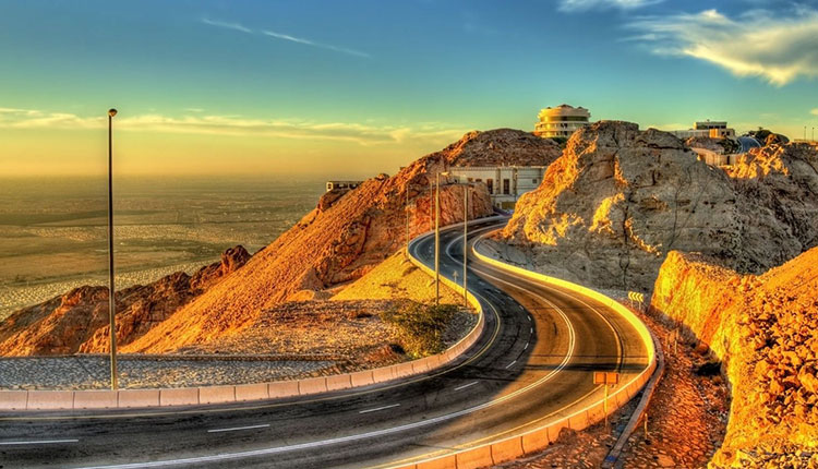 Top Road-Trips to Explore in UAE with your Rental Car